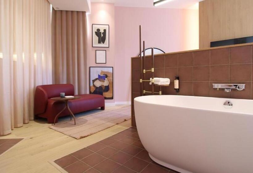 سوییت لوکس, Mihotel Sala