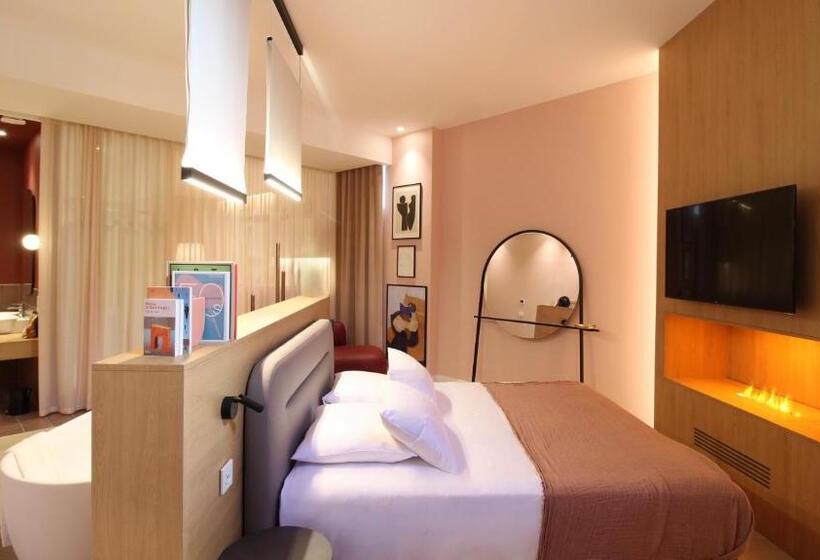 سوییت لوکس, Mihotel Sala