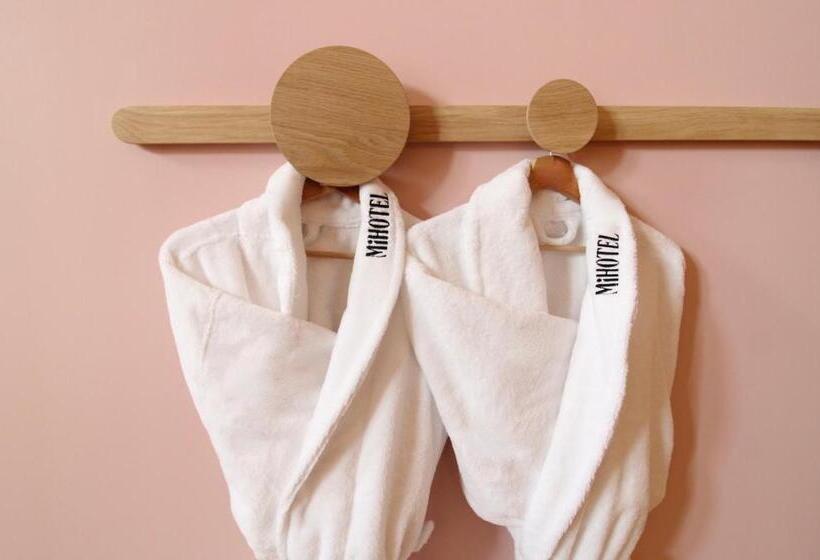 سوییت لوکس, Mihotel Sala