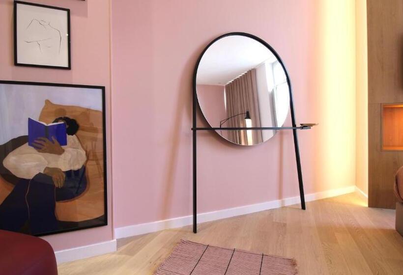 سوییت لوکس, Mihotel Sala