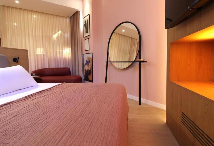 سوییت لوکس, Mihotel Sala