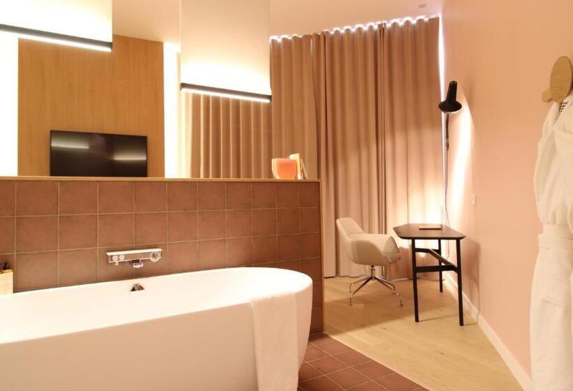 سوییت لوکس, Mihotel Sala