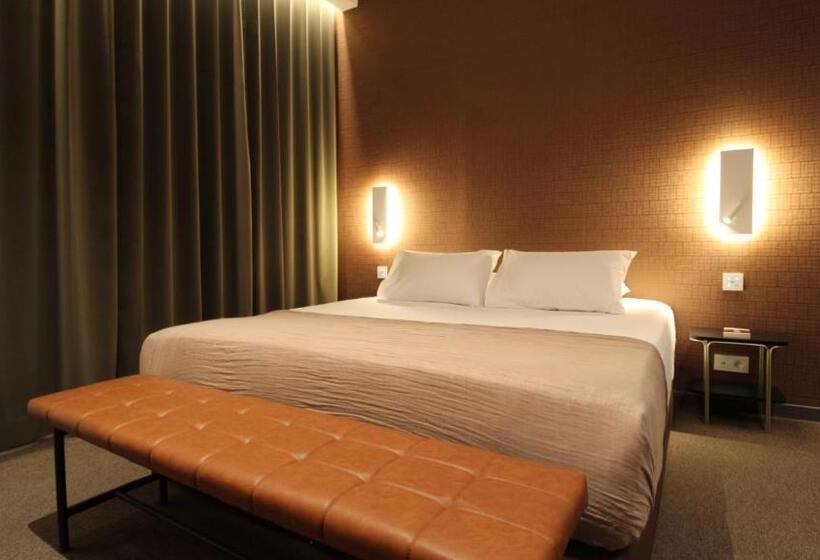 سوییت سوپریور, Mihotel Sala