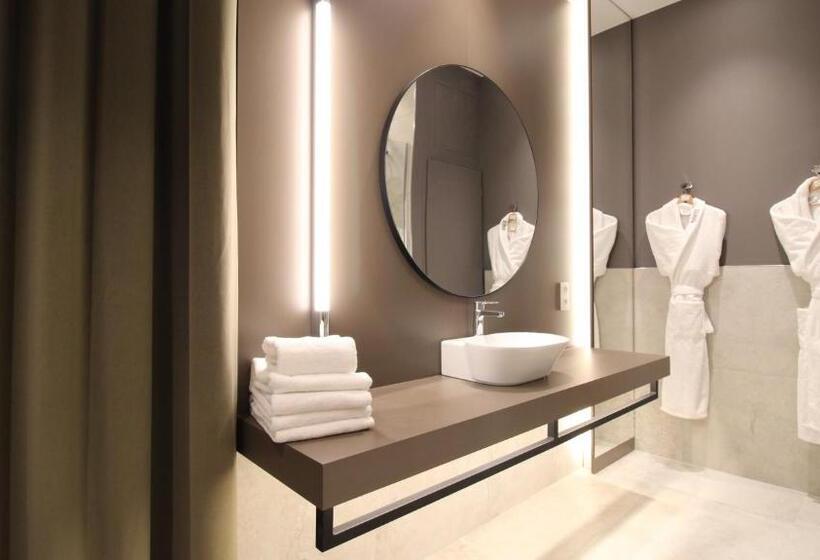 سوییت سوپریور, Mihotel Sala