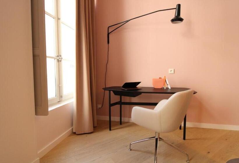 سوییت لوکس, Mihotel Sala