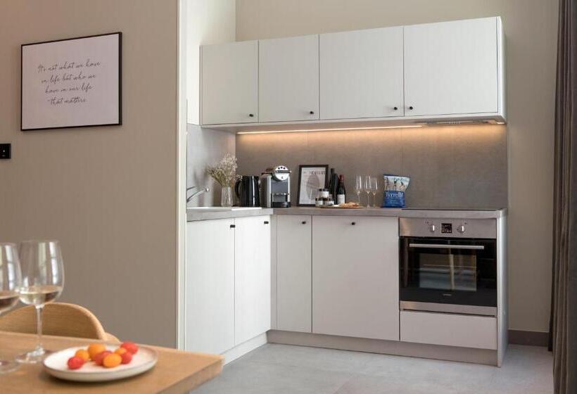 سوییت لوکس, Mihotel Sala