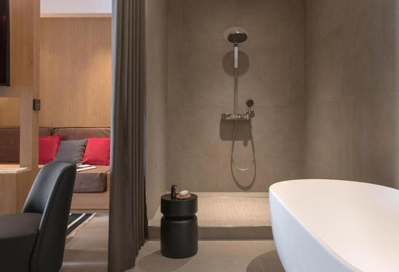 سوییت لوکس, Mihotel Sala