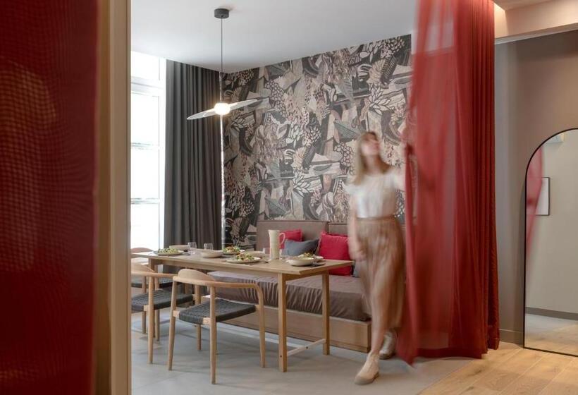 سوییت لوکس, Mihotel Sala
