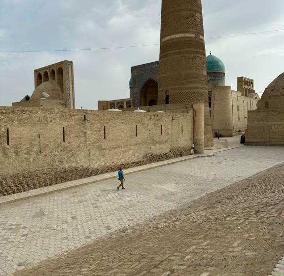 اتاق لوکس, Art Suzani National House