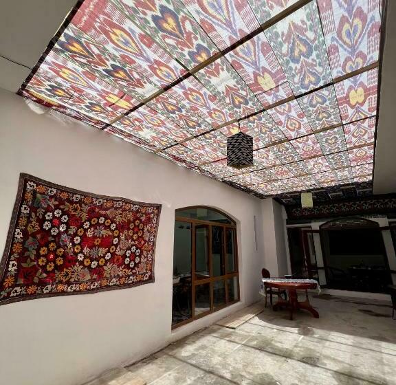 اتاق لوکس, Art Suzani National House