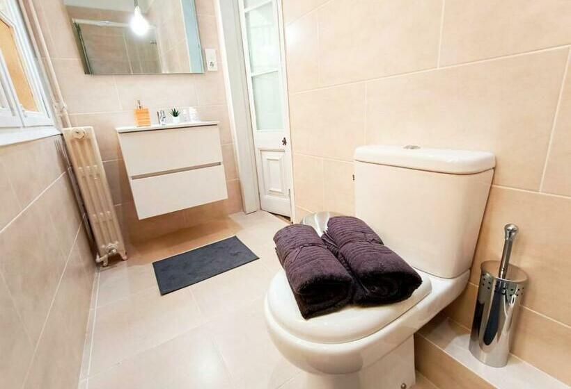 اتاق استاندارد چهارنفره با سرویس بهداشتی مشترک, Private Rooms By Plaza Catalunya