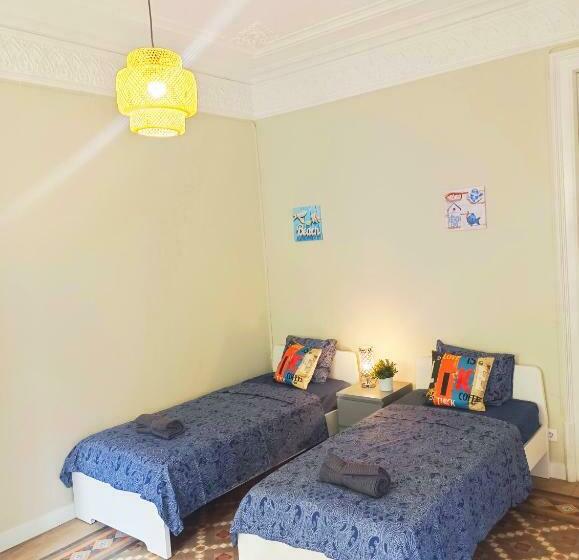 اتاق استاندارد چهارنفره با سرویس بهداشتی مشترک, Private Rooms By Plaza Catalunya
