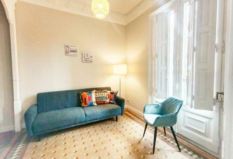 اتاق استاندارد چهارنفره با سرویس بهداشتی مشترک, Private Rooms By Plaza Catalunya