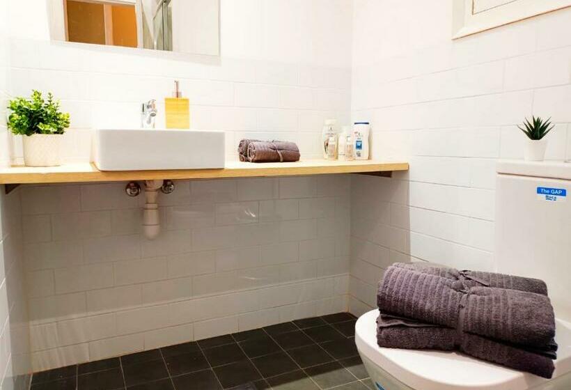 اتاق استاندارد سه تخته با سرویس بهداشتی مشترک, Private Rooms By Plaza Catalunya