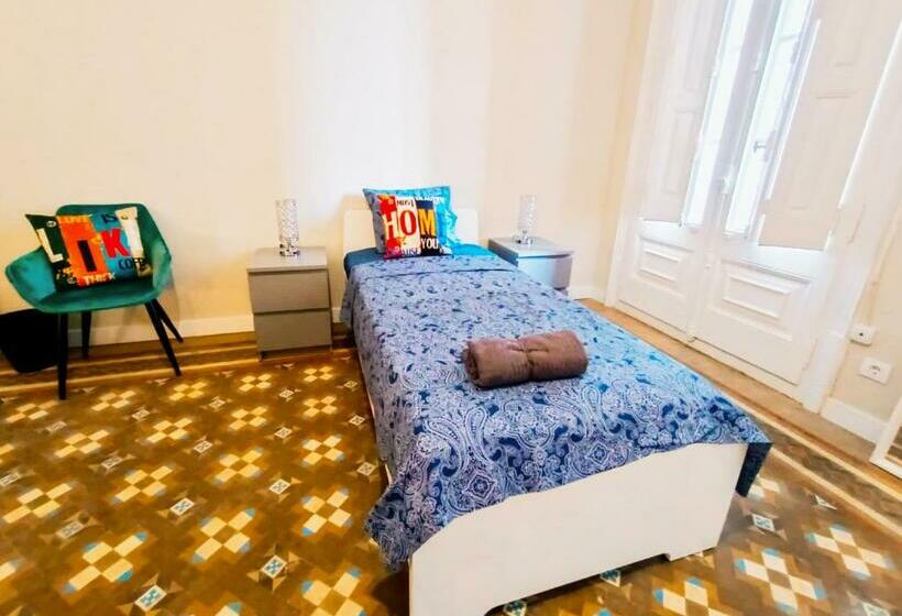 اتاق استاندارد سه تخته با سرویس بهداشتی مشترک, Private Rooms By Plaza Catalunya