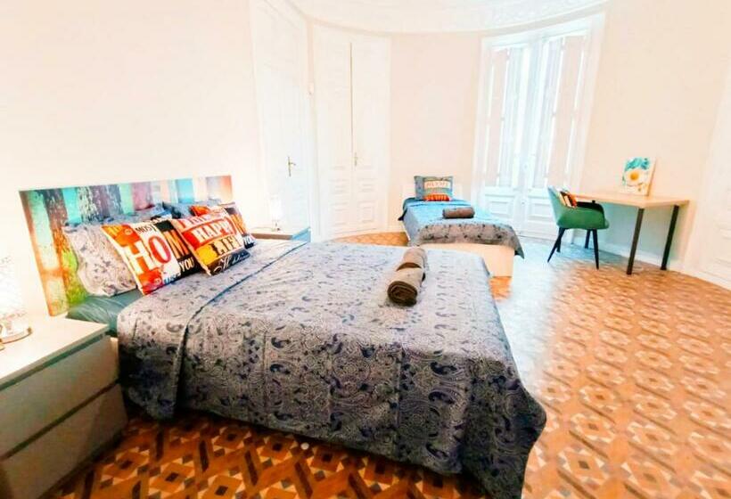 اتاق استاندارد سه تخته با سرویس بهداشتی مشترک, Private Rooms By Plaza Catalunya