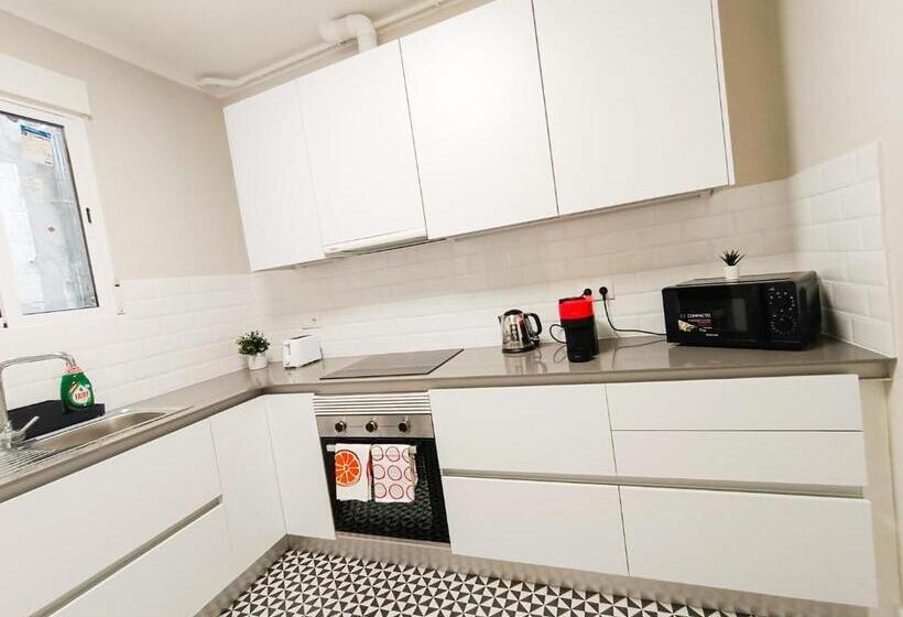 اتاق استاندارد چهارنفره با سرویس بهداشتی مشترک, Private Rooms By Plaza Catalunya