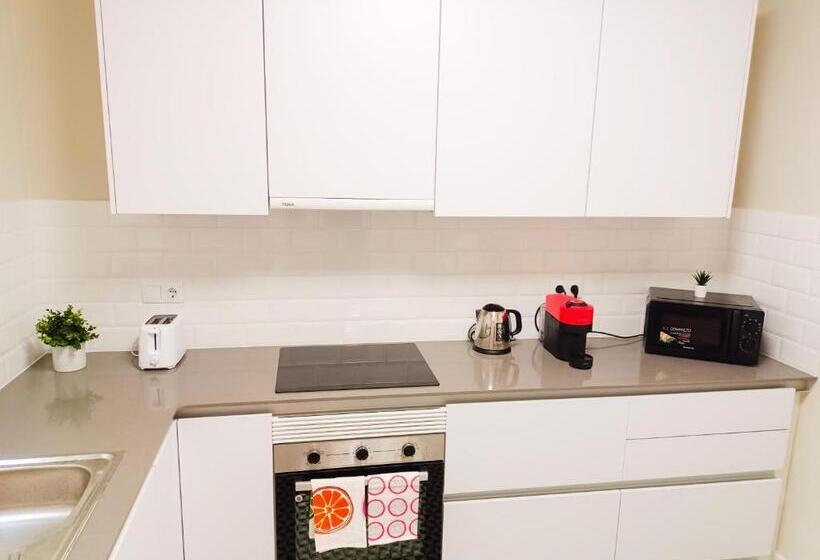 اتاق استاندارد سه تخته با سرویس بهداشتی مشترک, Private Rooms By Plaza Catalunya