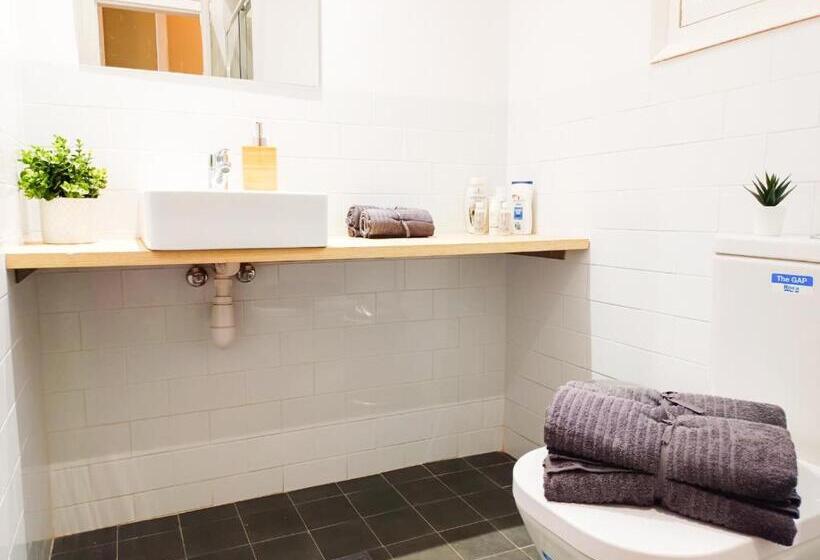 اتاق استاندارد سه تخته با سرویس بهداشتی مشترک, Private Rooms By Plaza Catalunya