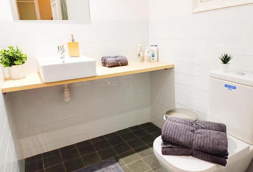 اتاق استاندارد سه تخته با سرویس بهداشتی مشترک, Private Rooms By Plaza Catalunya