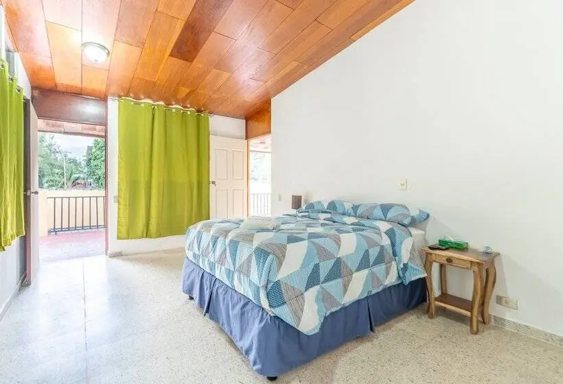 اتاق لوکس, Volcano Hostal Y Restaurante