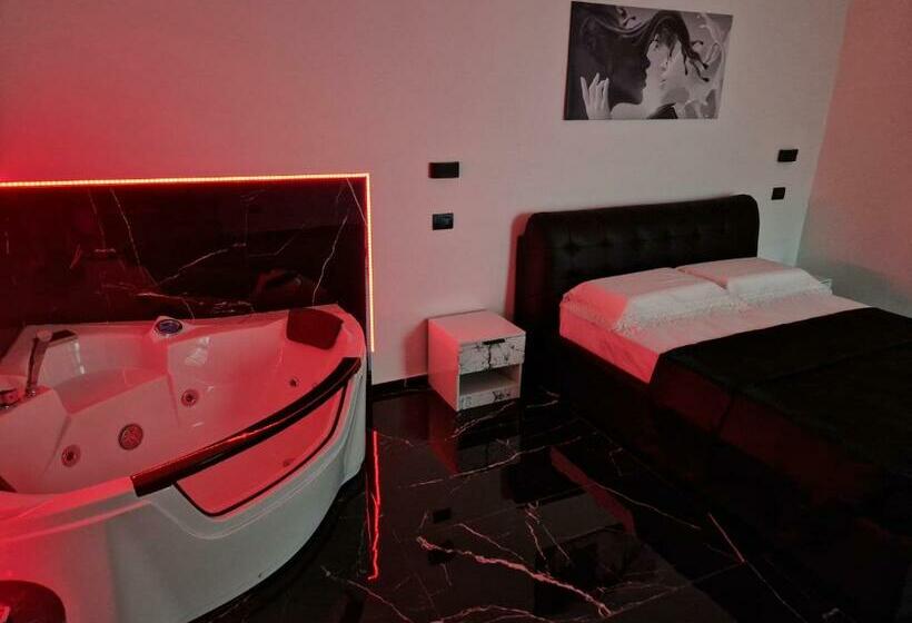 스탠다드 룸 킹사이즈 침대, Black And White 17