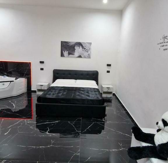 스탠다드 룸 킹사이즈 침대, Black And White 17