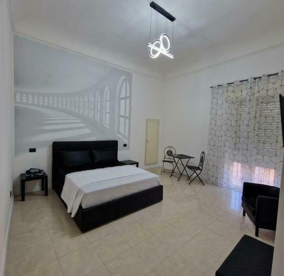 발코니 디럭스 룸, Black And White 17