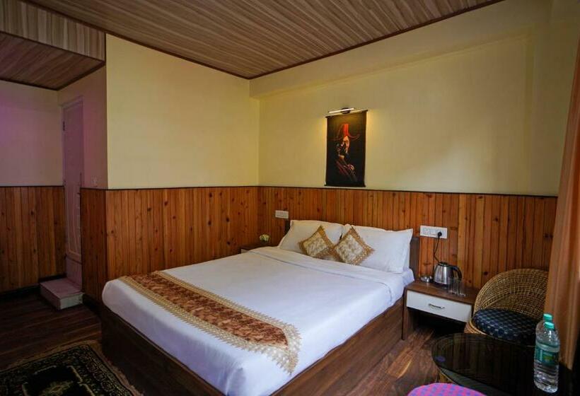 اتاق لوکس با تخت بزرگ, Hill Queen Near Sherpa Gumba Darjeeling Mall 5 Min Couple Friendly