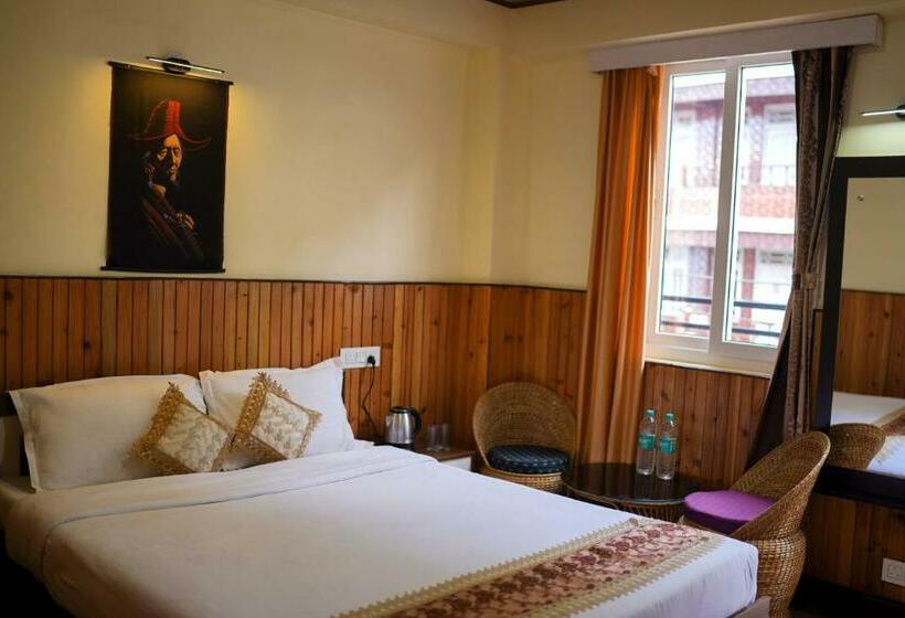 اتاق لوکس با تخت بزرگ, Hill Queen Near Sherpa Gumba Darjeeling Mall 5 Min Couple Friendly