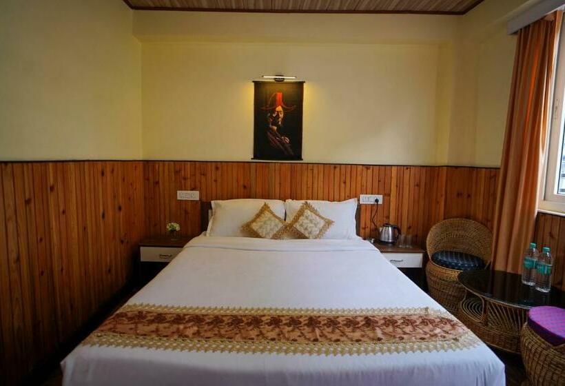 اتاق لوکس با تخت بزرگ, Hill Queen Near Sherpa Gumba Darjeeling Mall 5 Min Couple Friendly