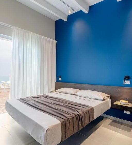 غرفة ديلوكس مطلّة علي البحر مزوَّدة بشُرفة, Marino1958 Rta