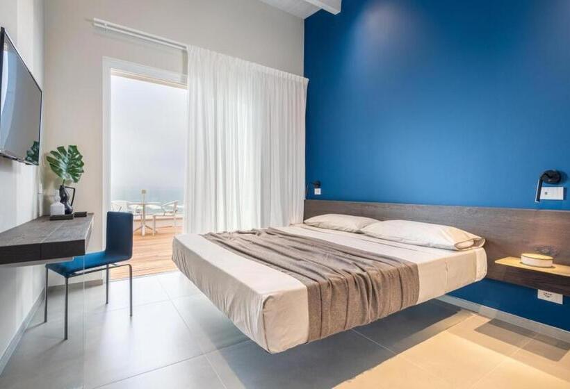 غرفة ديلوكس مطلّة علي البحر مزوَّدة بشُرفة, Marino1958 Rta