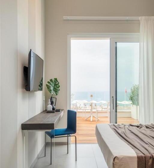 غرفة ديلوكس مطلّة علي البحر مزوَّدة بشُرفة, Marino1958 Rta