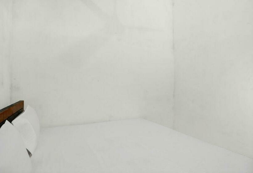 三人经典房间, Oyo City