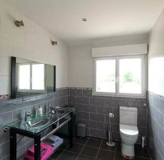 スタンダードトリプルルーム, Chambre D'hôtes Du Bois Joli