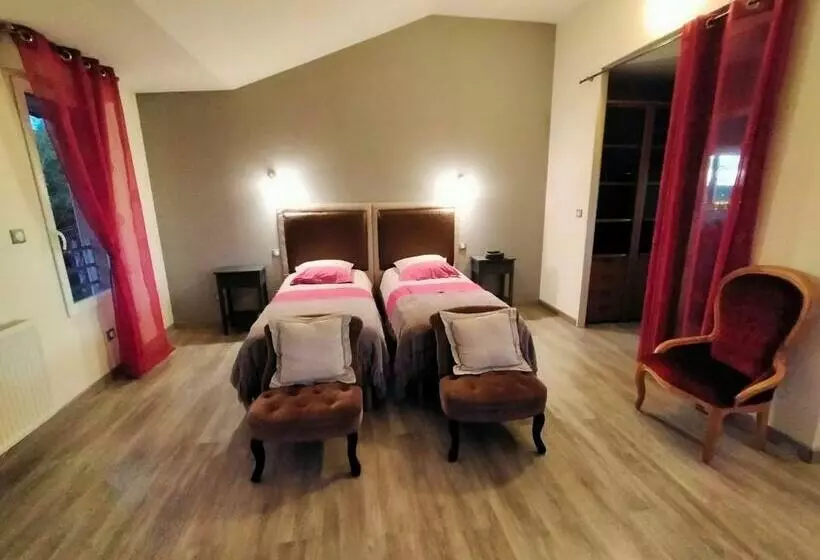 スタンダードトリプルルーム, Chambre D'hôtes Du Bois Joli