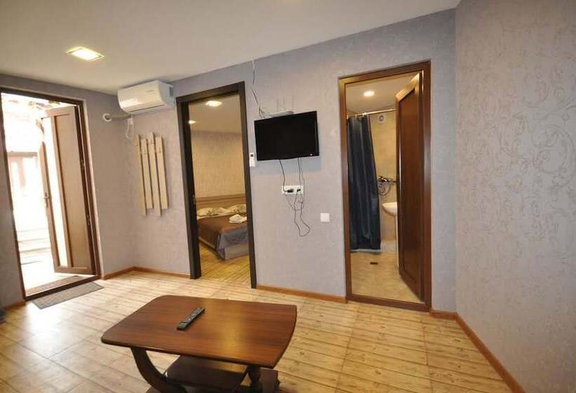 اتاق خانوادگی, 7 Rooms