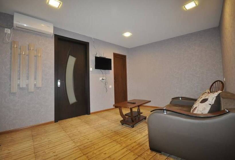 اتاق خانوادگی, 7 Rooms