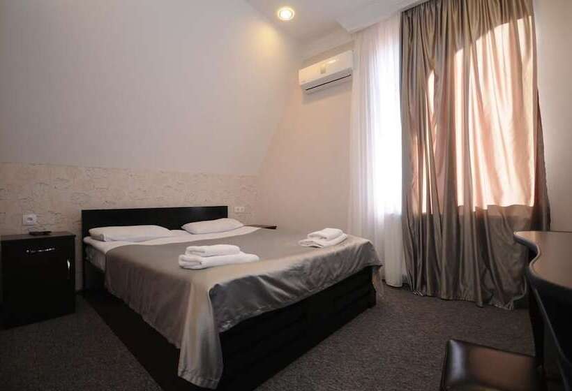 اتاق لوکس با بالکن, 7 Rooms
