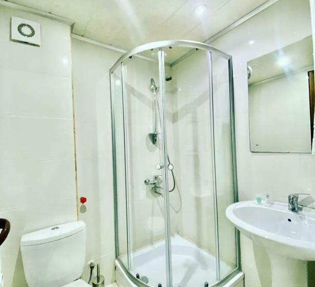 اتاق استاندارد با بالکن, Banguriani