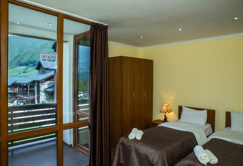 اتاق استاندارد با بالکن, Banguriani