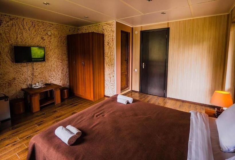 اتاق لوکس سه تخته, Banguriani