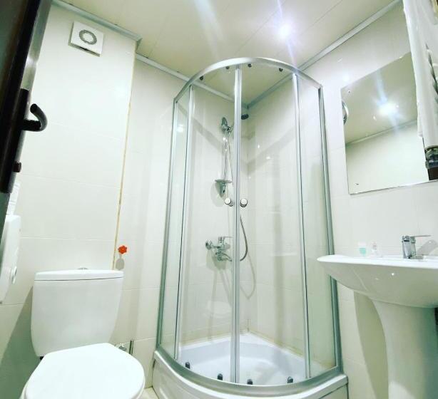 اتاق لوکس سه تخته, Banguriani