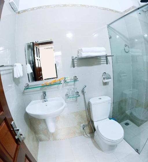 Deluxe Suite King Bed, Binh Minh