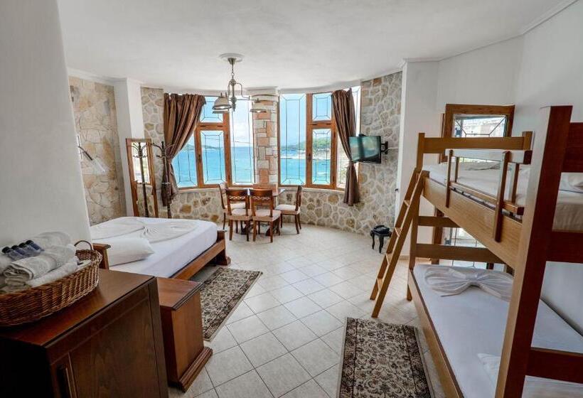 Camera Quadrupla Standard Vista Mare, Castle