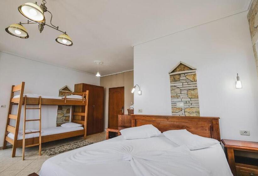 Camera Quadrupla Standard Vista Mare, Castle