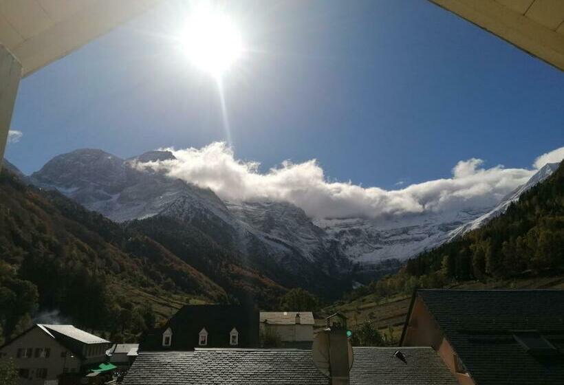 Номер Стандарт, Chambres D'hôtes L'astazou