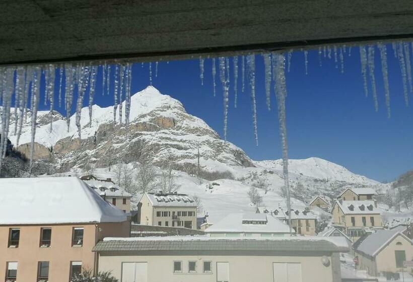 Номер Стандарт, Chambres D'hôtes L'astazou