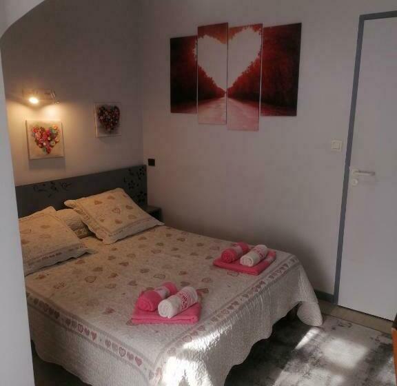 Номер Стандарт, Chambres D'hôtes L'astazou